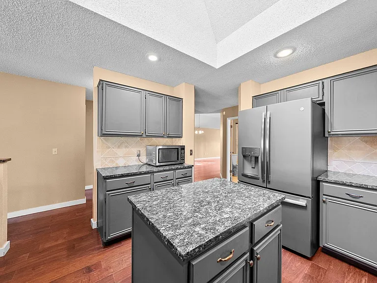 6700 Carisbrooke Ln — Photo 10