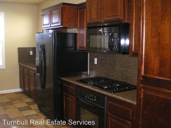 5th image of 1748 Parkway Dr N