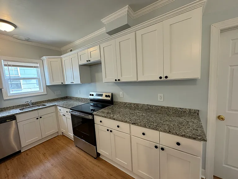 211 E Kingsley St — Photo 5