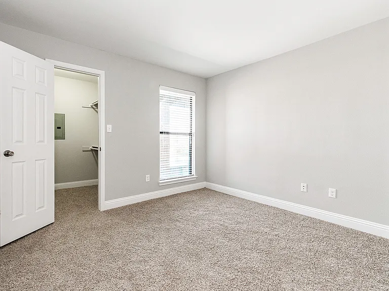 Vine Apartments — Photo 25