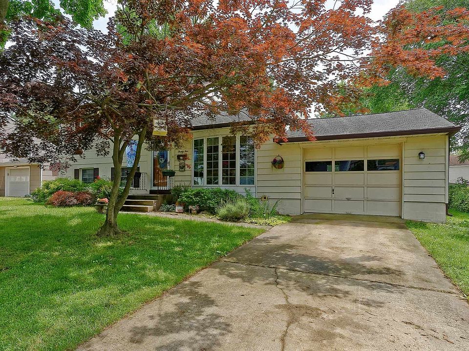 1st image of 25 Barclay Dr