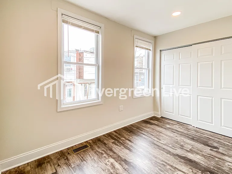 427 N Streeper St — Photo 12