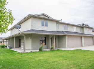 719 Mayflower Dr, Bismarck, ND 58504
