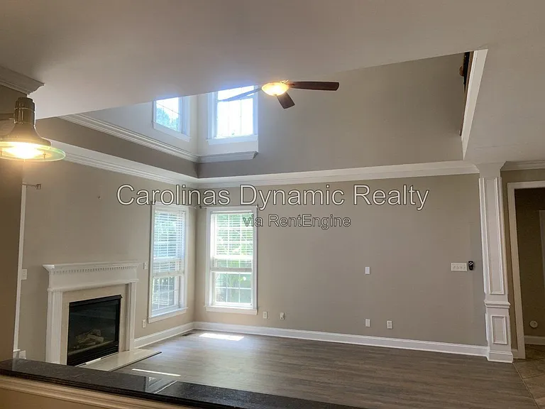 605 Queenswater Ln — Photo 35