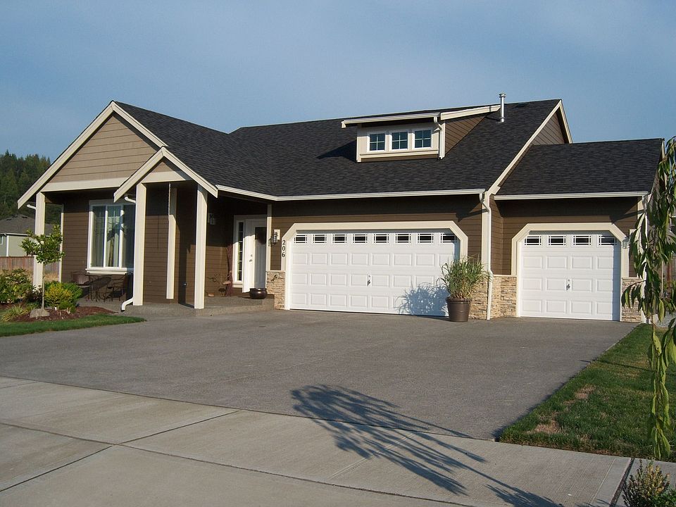 1st image of 206 Gipple St NE