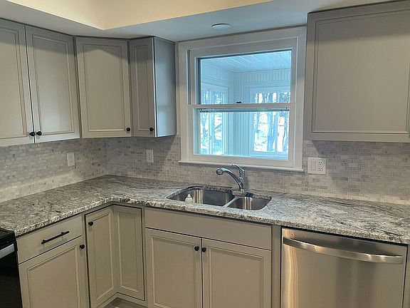 4th image of 138 Hillcrest Dr