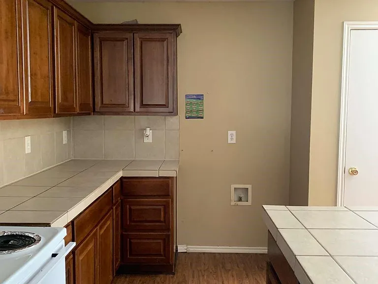 1434 Mission Hills Ln — Photo 7