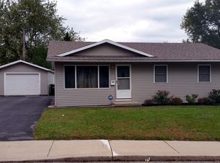 434 Singapore Ln, Carpentersville, IL 60110