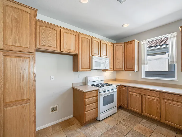 978 Wind Flower Rd — Photo 8