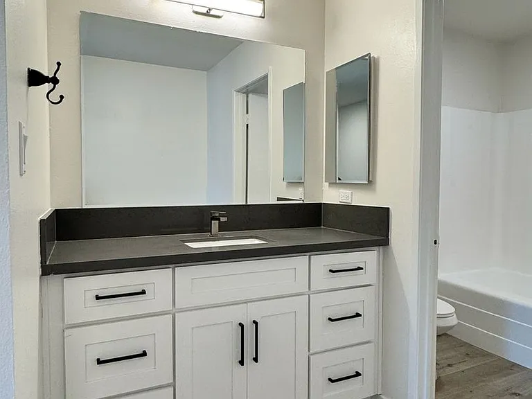 1061 Park Ave #304 — Photo 16