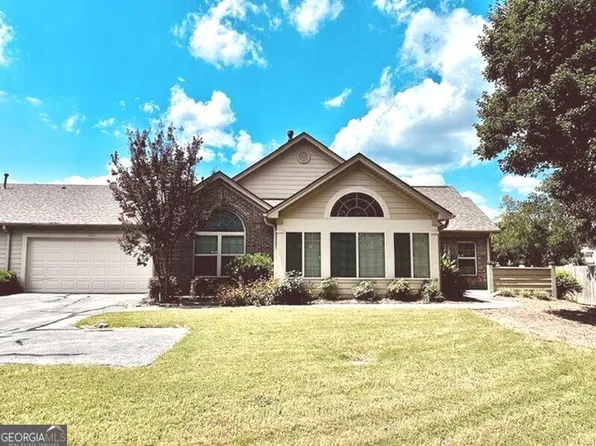 1303 Silver Summit Dr SE, Conyers, GA 30094