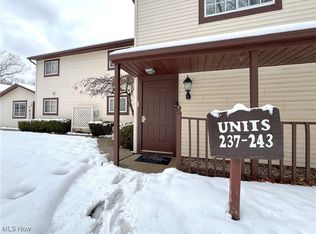 237 Greenbriar Ct, Cleveland, OH 44143