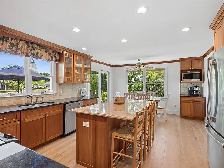 23 Whiting Rd — Photo 8