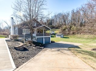 2324 Forest Grove Rd, Coraopolis, PA 15108