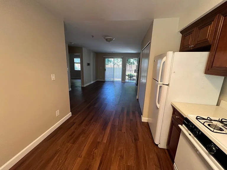 588 Arizona — Photo 10