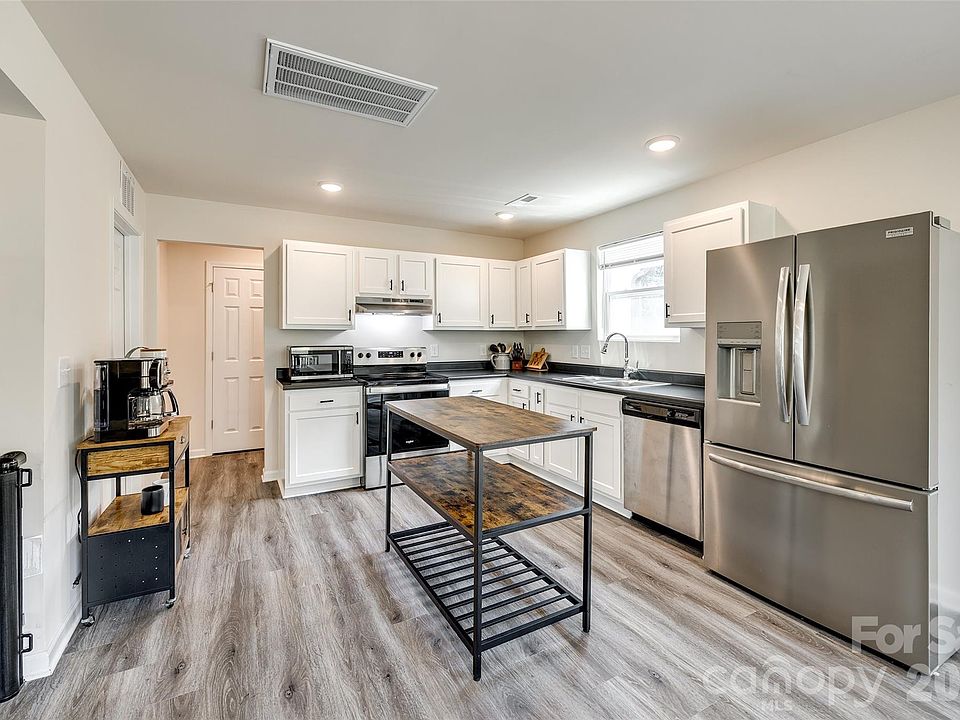 1st image of 415 Kickapoo Ave