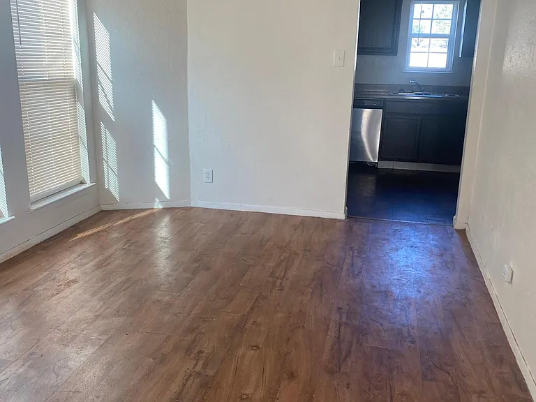 3015 Beechwood St #3015 — Photo 4
