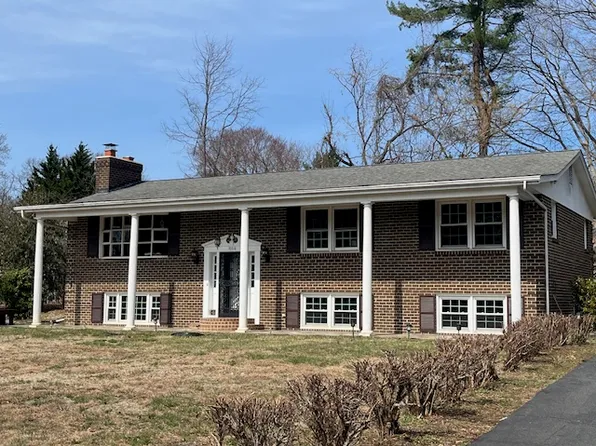 10316 Georgetown Pike, Great Falls, VA 22066