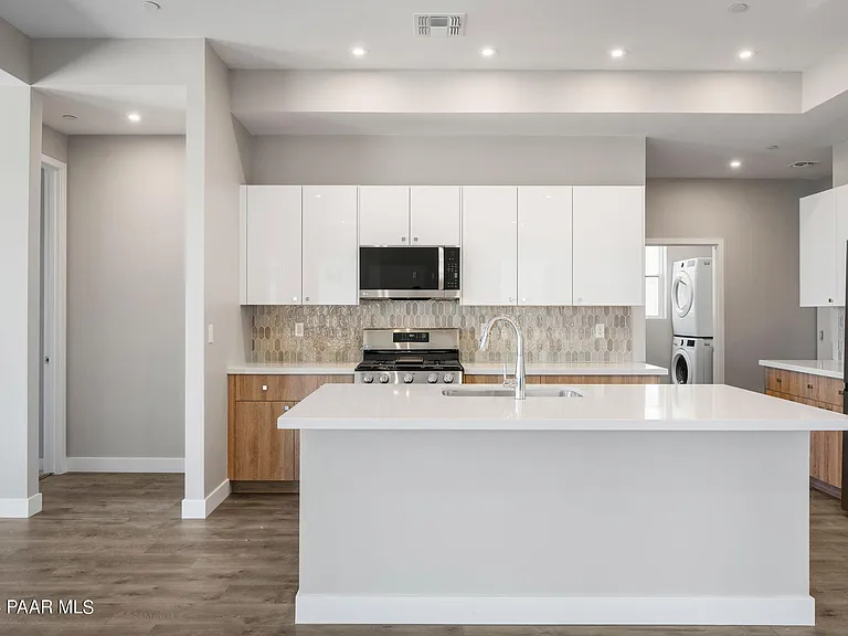 1318 Rockwood Dr — Photo 11