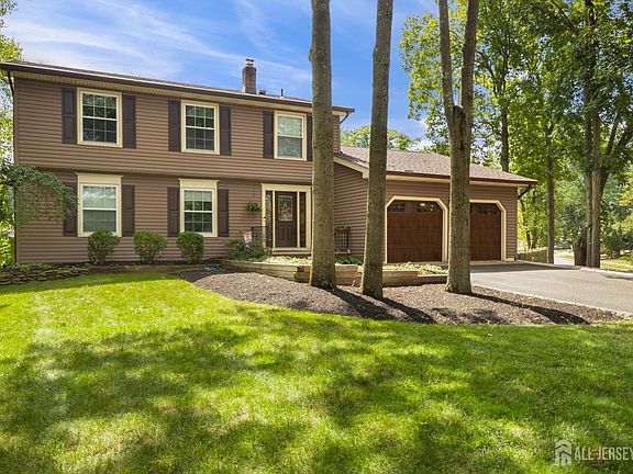 2nd image of 1 Hawthorn Rd