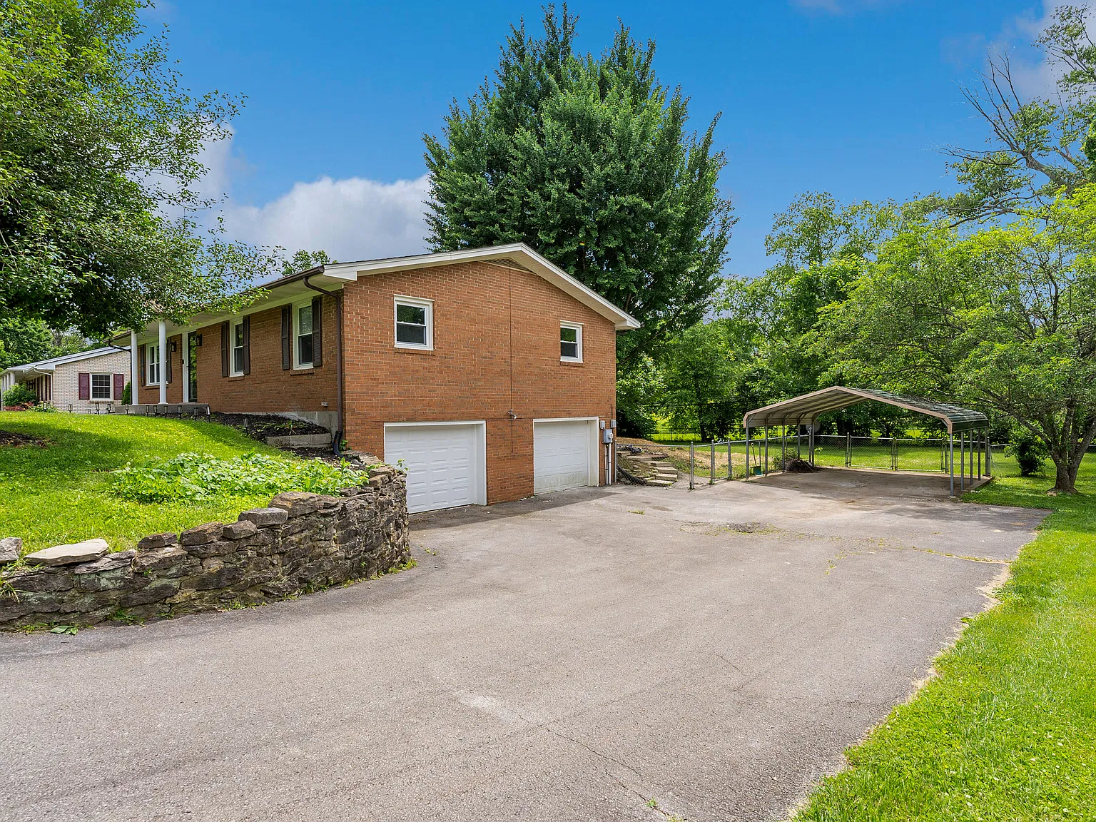151 Bayberry Rd — Photo 3