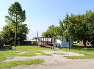 908 E Beth St, Whitney, TX 76692