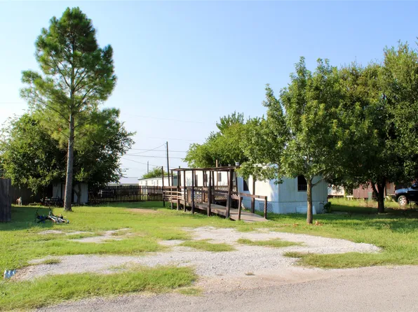 908 E Beth St, Whitney, TX 76692