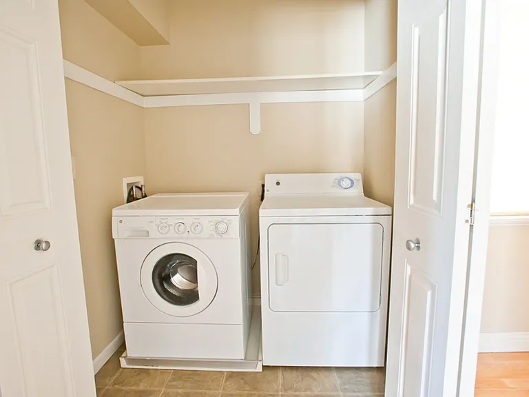 3255 N Oakland — Photo 9