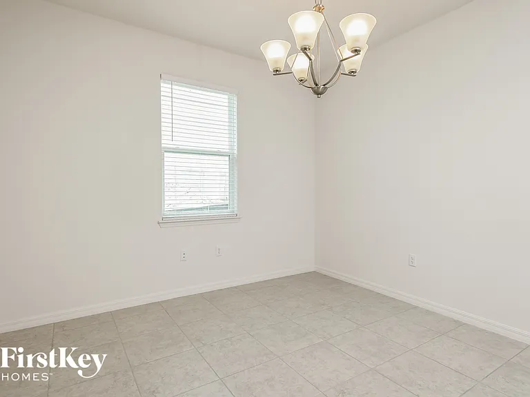 1585 Isleta Loop — Photo 6