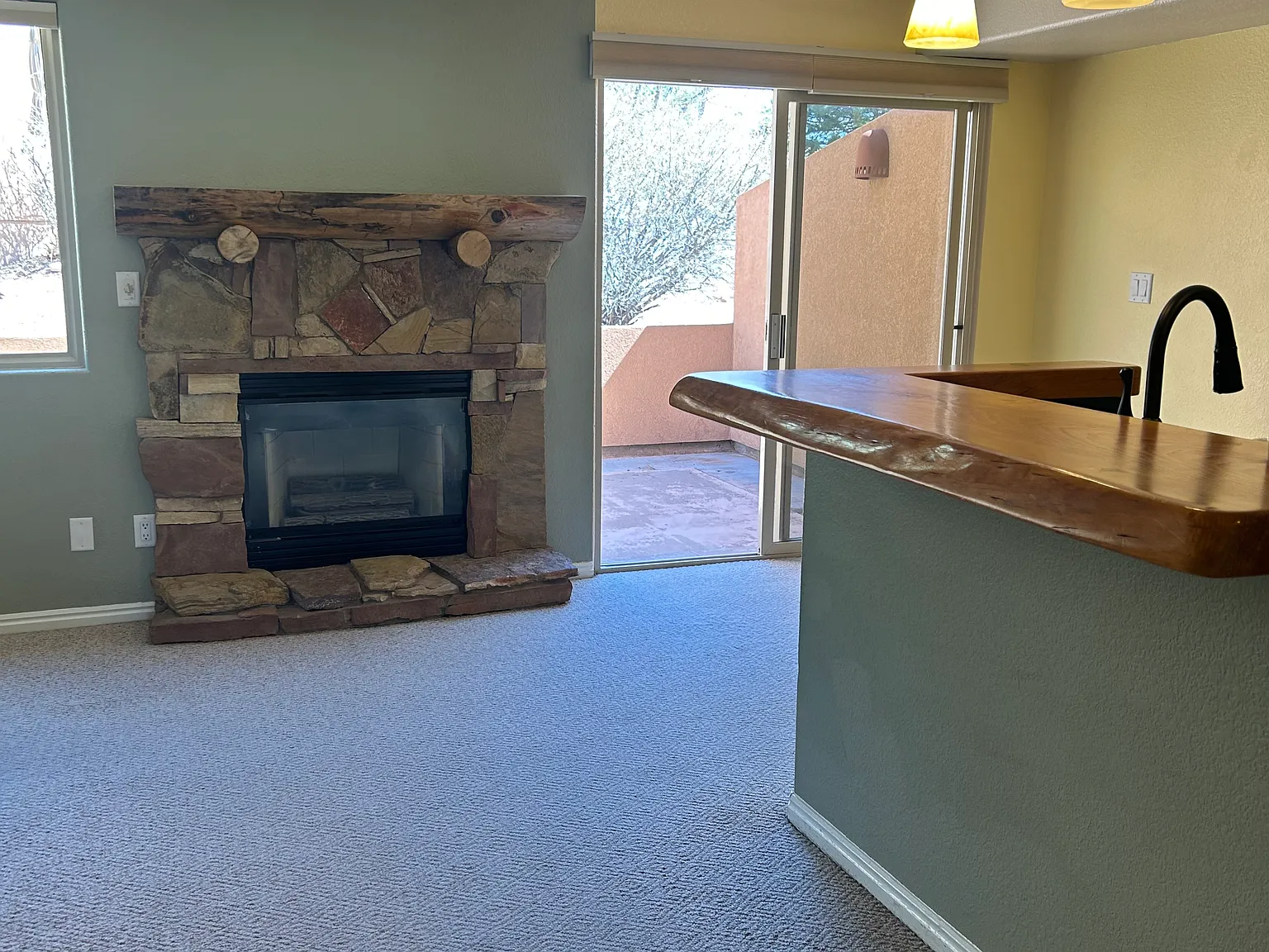 3 bed, 1100 sqft, $2,100 — Photo 3