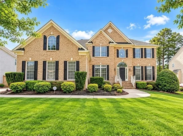 10006 Brightstone Dr, Midlothian, VA 23112