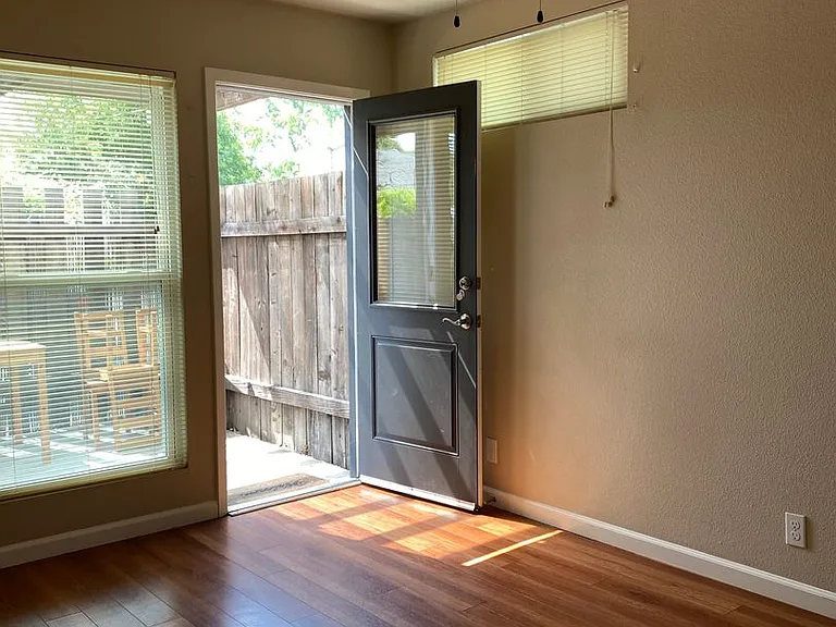 321 I St — Photo 3