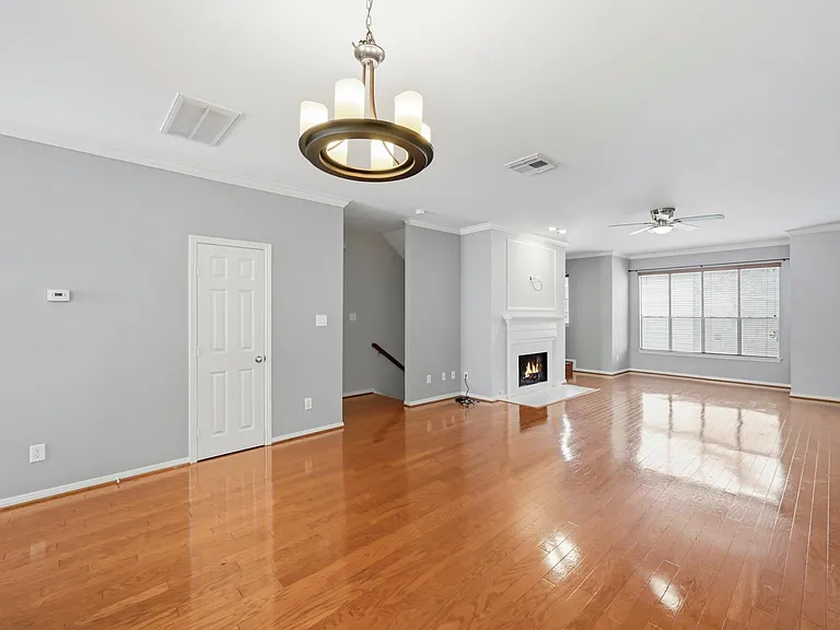 2913 Crawford St — Photo 16
