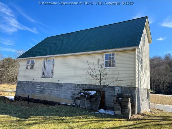 300 E St, Rupert, WV 25984