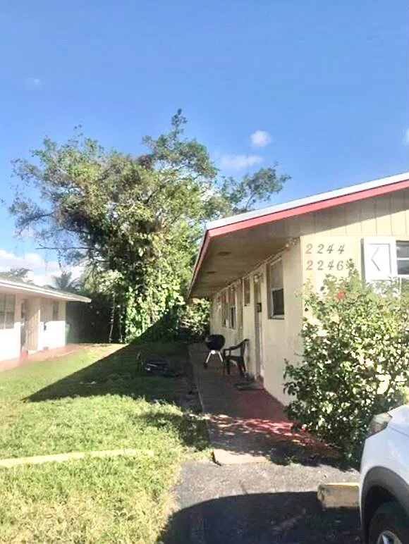 2 bed, 1.0 bath, 3233 sqft, $1,650 — Photo 1