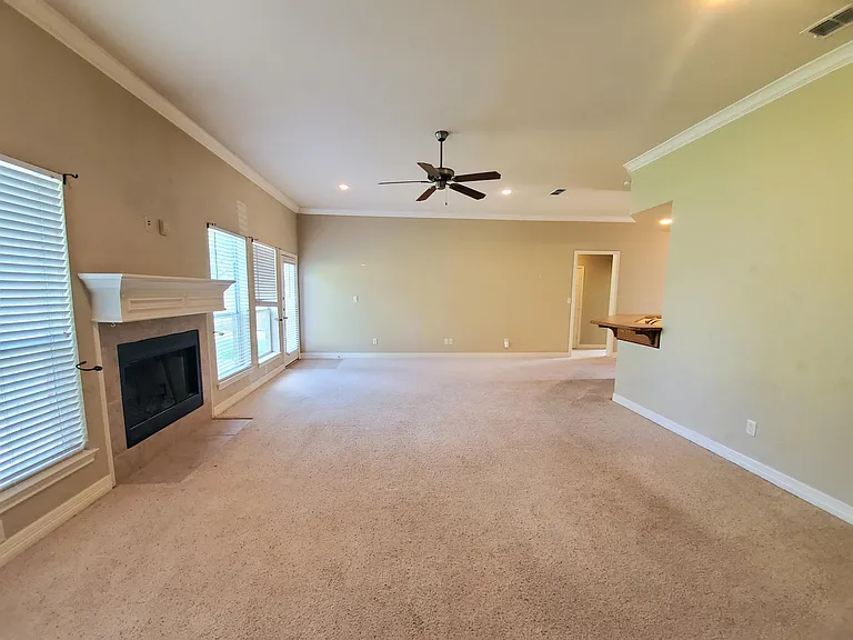 208 Amanda Ct — Photo 7