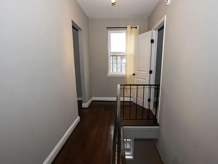 1246 Light St #B — Photo 5