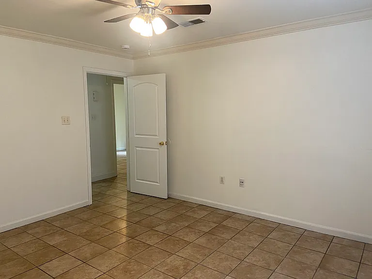 2123 Colorado St — Photo 10