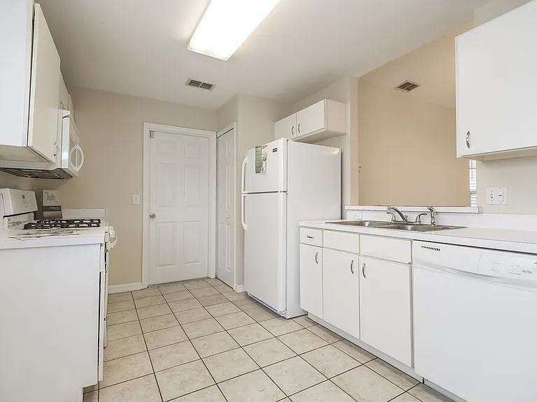 4607 Osceola Point Trl — Photo 7