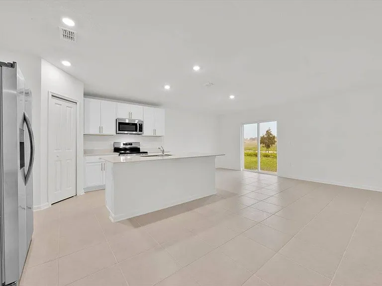 2398 McKinley Dr — Photo 10