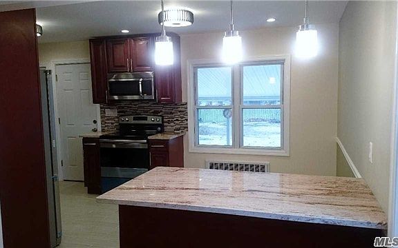 5th image of 671 Diellen Ln
