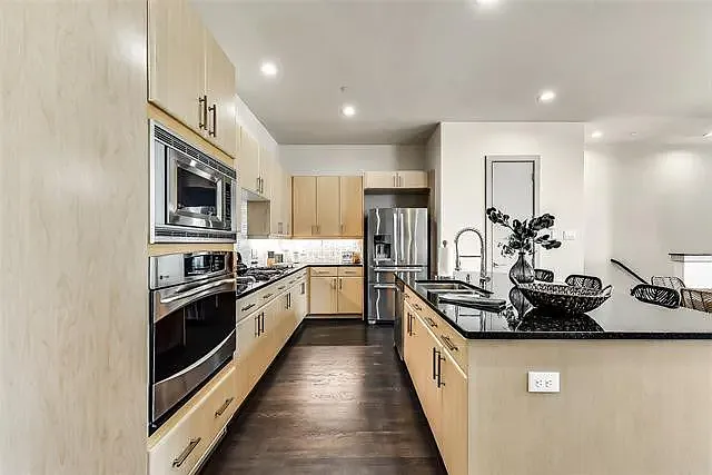 1008 Allen St — Photo 26