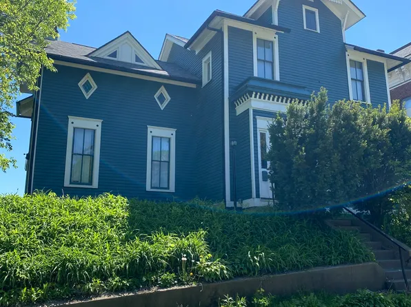 721 W 7th St, Davenport, IA 52802