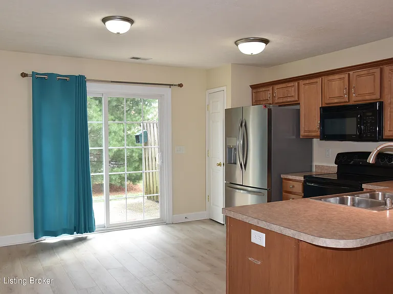 7217 Michael Benjamin Cir — Photo 5