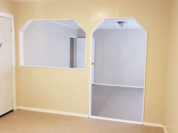 2nd image of 610 Honeysuckle St