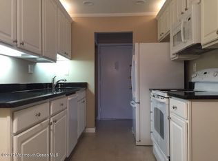 84 Amberly Dr UNIT A, Manalapan, NJ 07726
