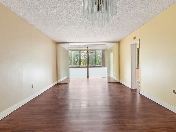 4th image of 5935 Del Lago Circle #202