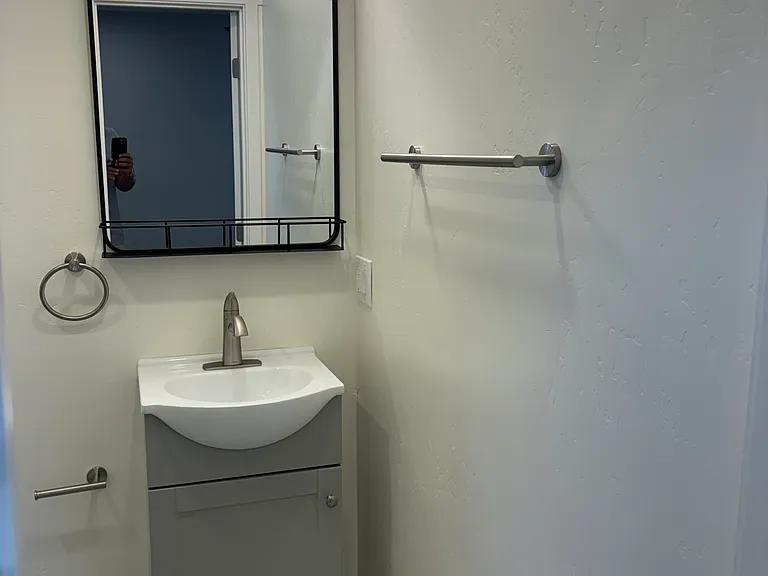 Bathroom Vanity/Mirror