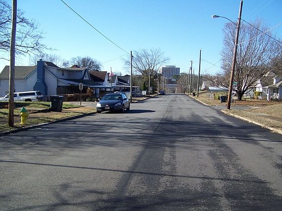 4th image of 1710 Lawson Ave