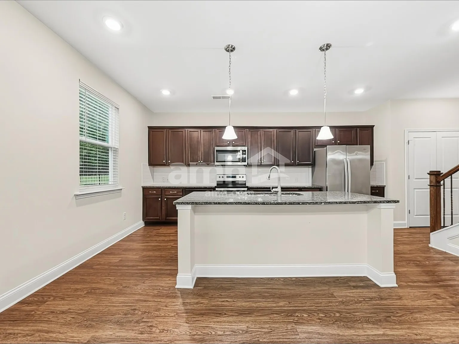 5 bed, 3.0 bath, 2400 sqft, $2,635 — Photo 3